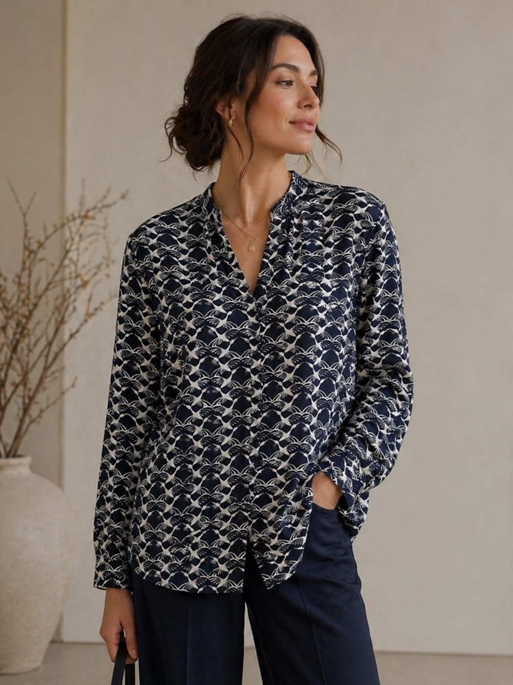 Chico’s Travelers Crane Print Blouse XL Plus Size Flowy Navy White Tunic 3